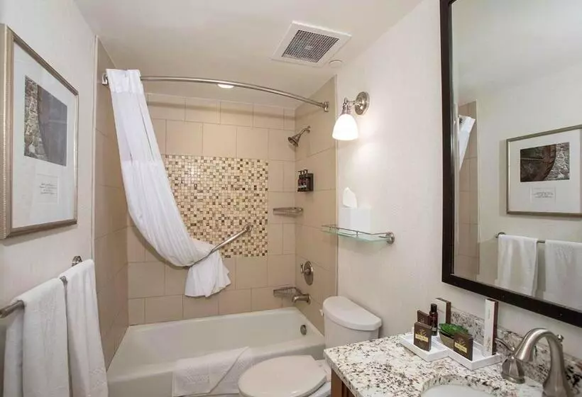 اتاق لوکس, Boar's Head Resort