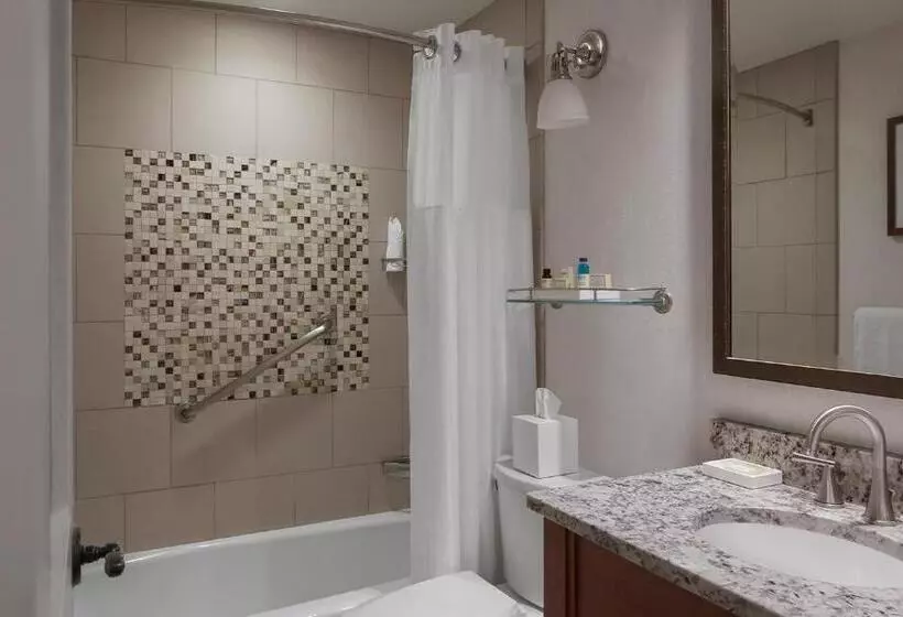 اتاق لوکس با تخت بزرگ, Boar's Head Resort