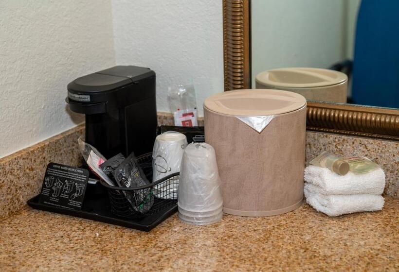 Номер Deluxe, Red Roof Inn Tallahassee East