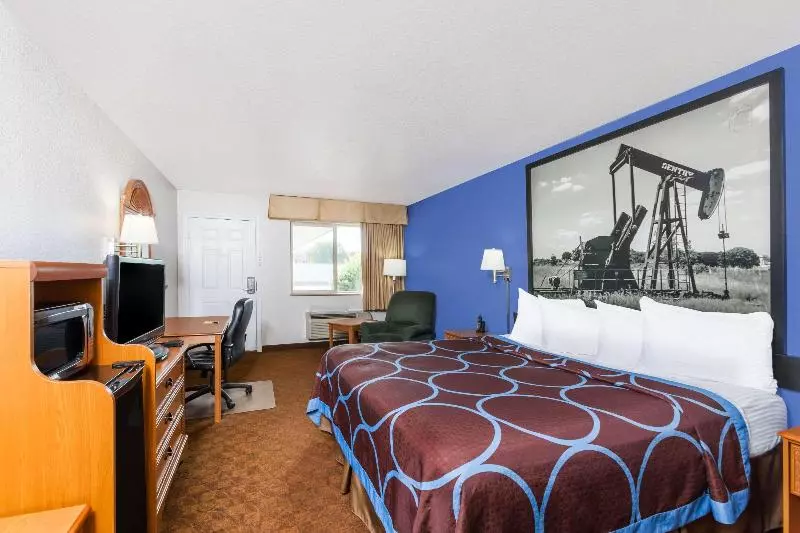 Standard-huone King-vuode, Super 8 By Wyndham Cleburne