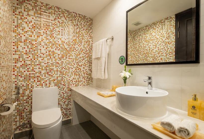 سوییت خانوادگی, Sandals Lily