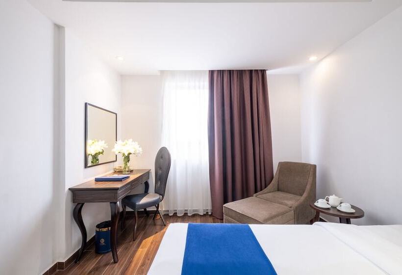 سوییت خانوادگی, Sandals Lily