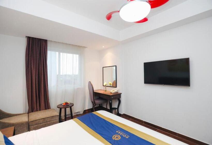 اتاق لوکس, Sandals Lily