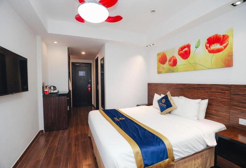 اتاق لوکس, Sandals Lily