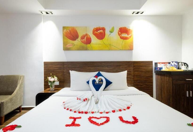 سوییت, Sandals Lily