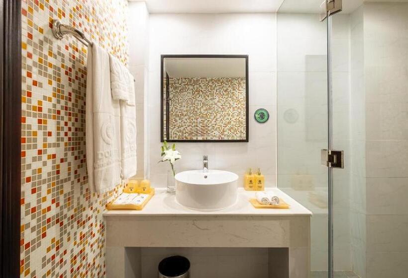 استودیو استاندارد با تخت کینگ, Sandals Lily