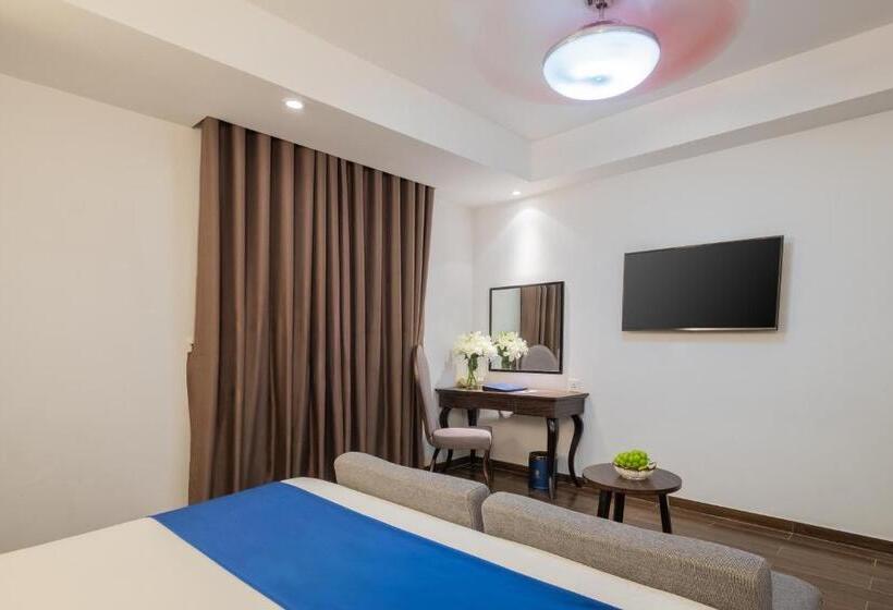 استودیو استاندارد با تخت کینگ, Sandals Lily