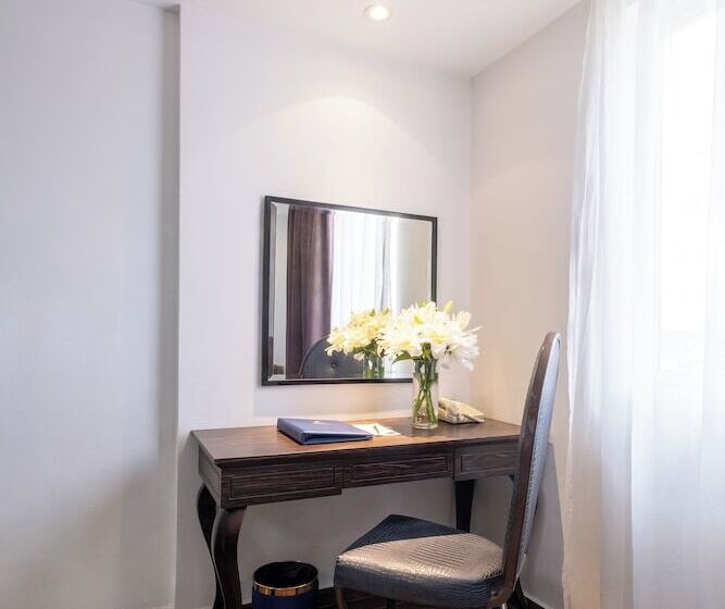 سوییت خانوادگی, Sandals Lily