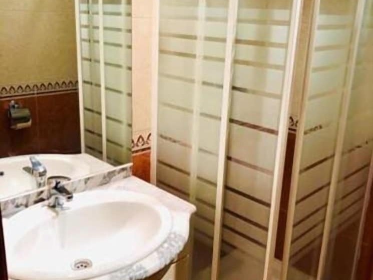 标准单人间, Hostal Matias