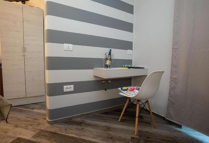 غرفة قياسية مزوَّدة بشُرفة, Al 54 Accommodation