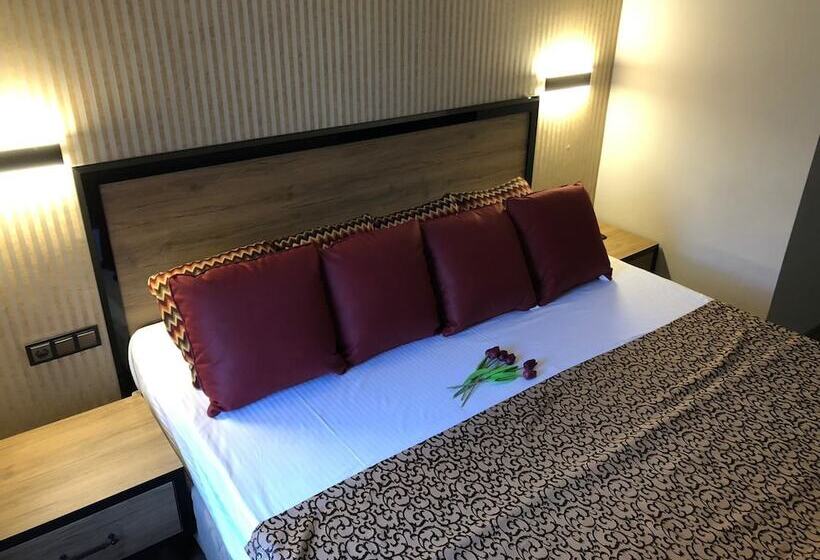 סוויטה משפחתית, Suvari