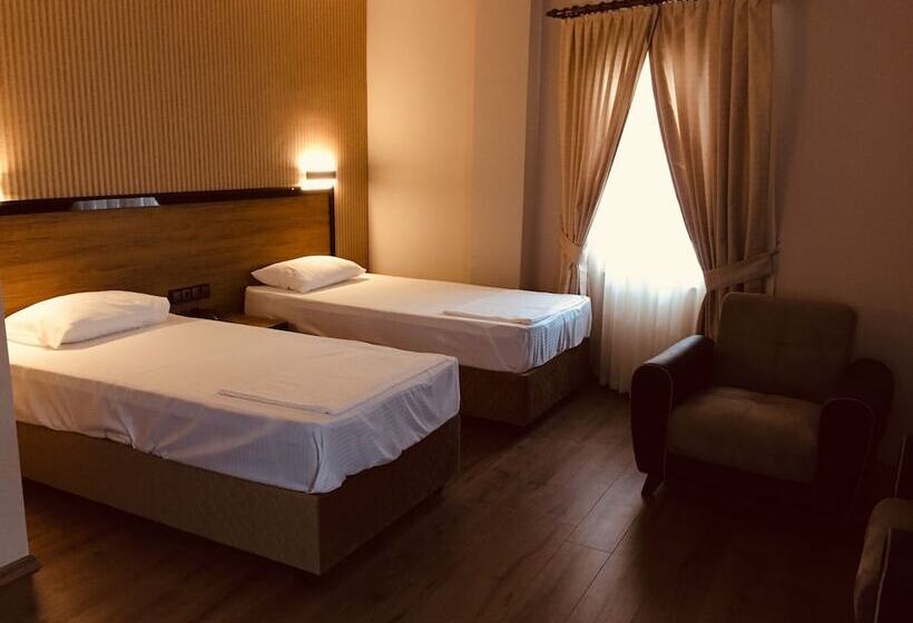 Family Suite, Suvari