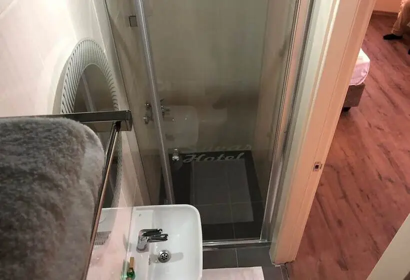 Standardzimmer, Suvari
