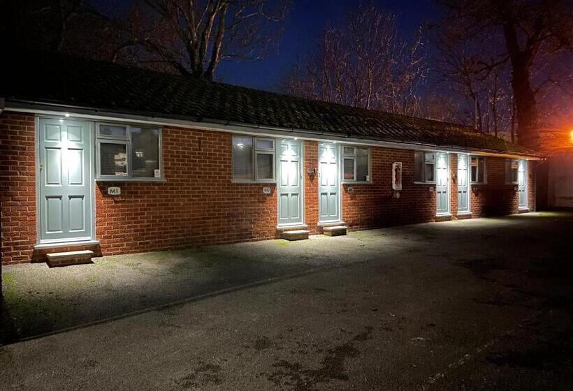 Полулюкс, Arlan House, Central Basingstoke