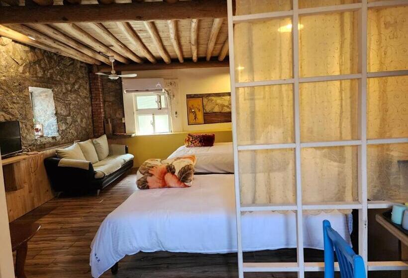 اتاق خانوادگی, Eternal Seaside House