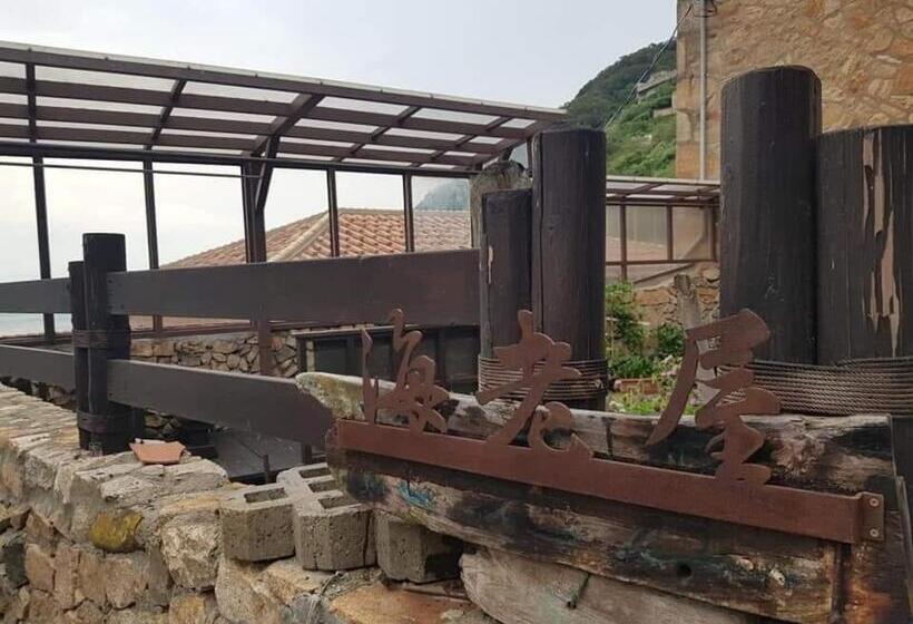 اتاق خانوادگی, Eternal Seaside House