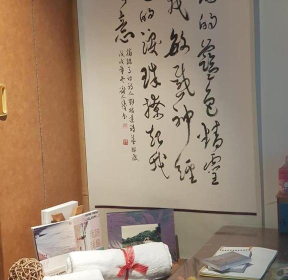 اتاق خانوادگی با سرویس بهداشتی مشترک, Eternal Seaside House