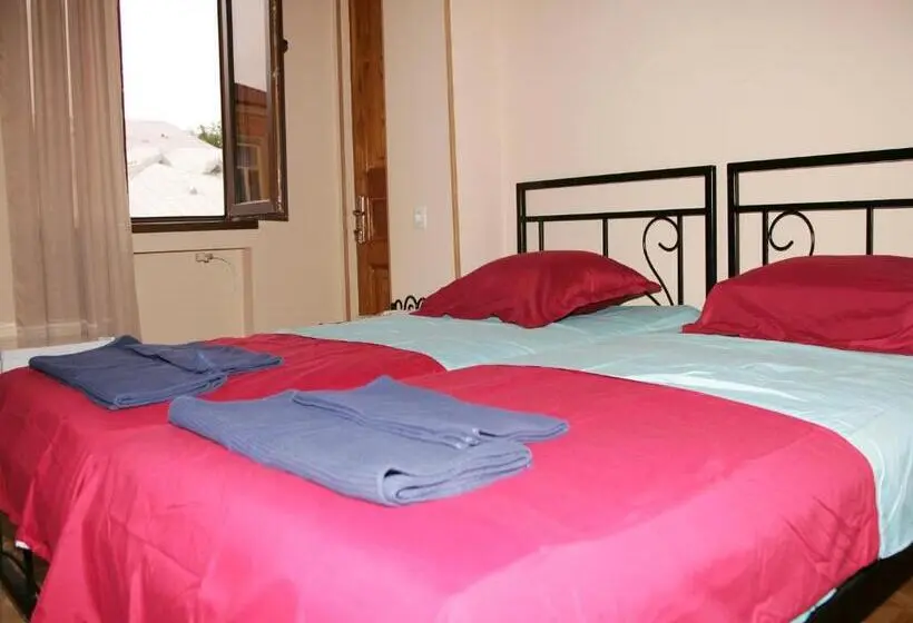 اتاق استاندارد سه تخته با بالکن, Two Towers Guest House