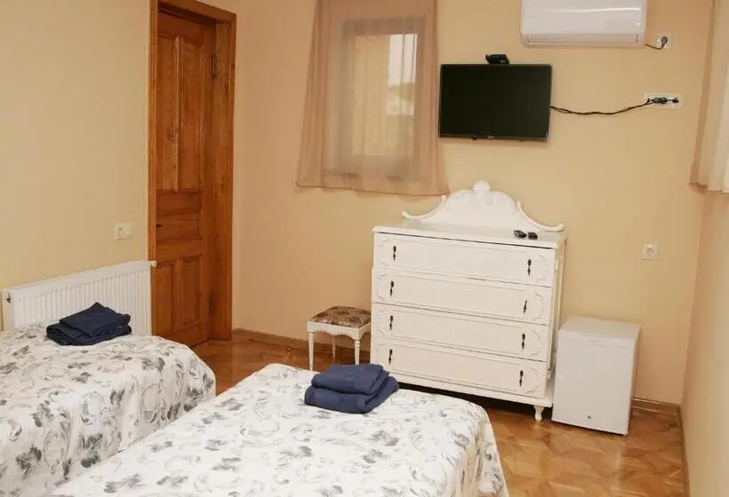 اتاق استاندارد, Two Towers Guest House