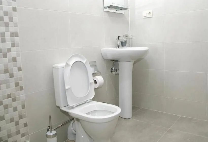 اتاق لوکس, Two Towers Guest House
