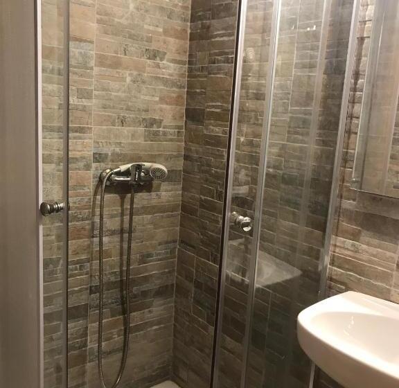 غرفة قياسية ثلاثية, Ca De L Alfas