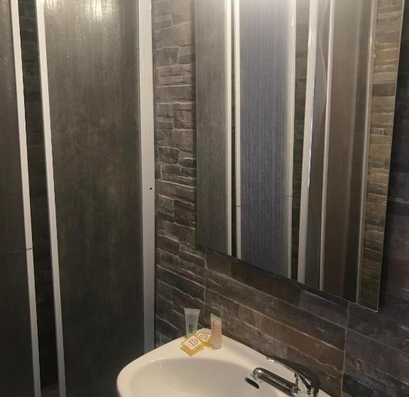 غرفة قياسية ثلاثية, Ca De L Alfas