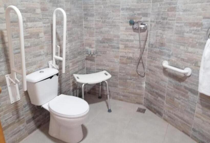 غرفة قياسية لذوى الاحتياجات الخاصة, Ca De L Alfas