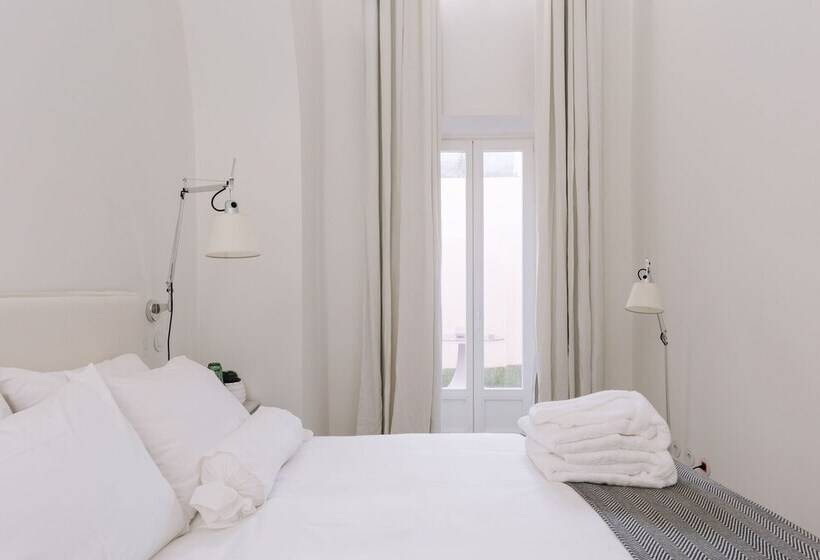 דירת שני חדרים, Travassos 11