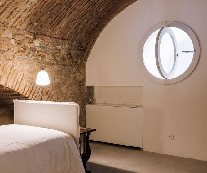 דירת שני חדרים, Travassos 11