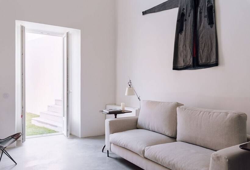 דירת שני חדרים, Travassos 11