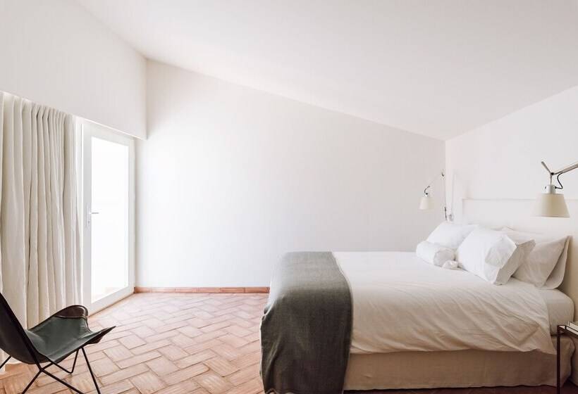 חדר דלוקס, Travassos 11