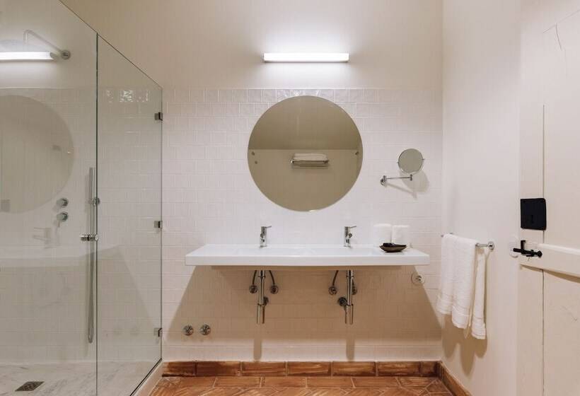 חדר דלוקס, Travassos 11