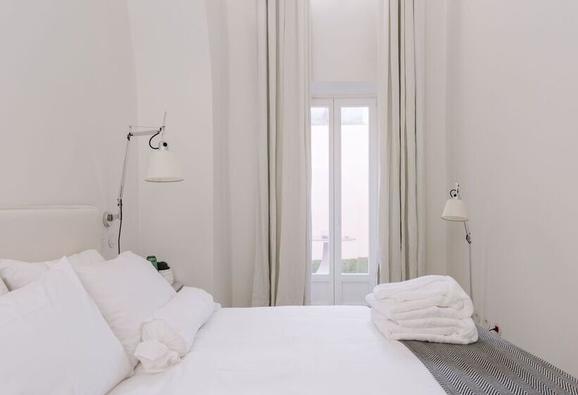 דירת שני חדרים, Travassos 11