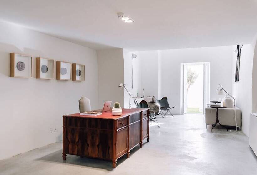 דירת שני חדרים, Travassos 11