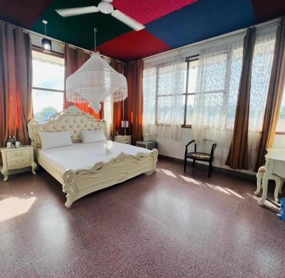 اتاق لوکس با تخت بزرگ, Boshowa Villas