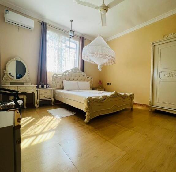 اتاق لوکس با تخت بزرگ, Boshowa Villas