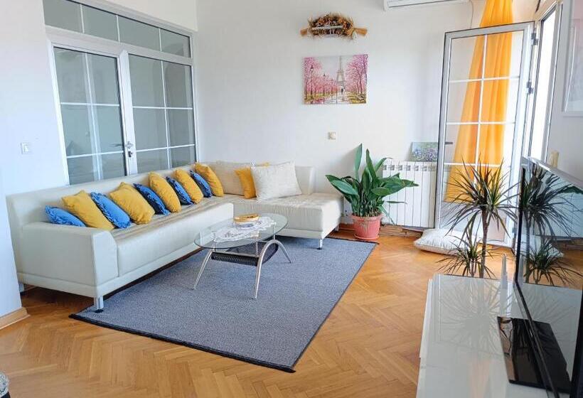 1 Bedroom Penthouse Apartment, Vila Sentić
