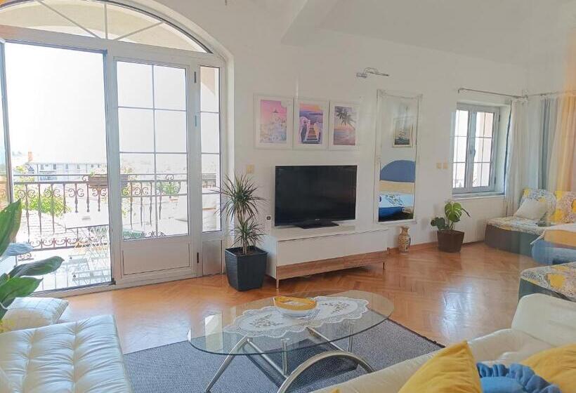 1 Bedroom Penthouse Apartment, Vila Sentić