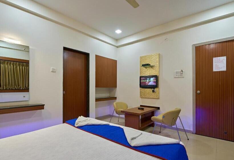 חדר סופריור, Ganeshratna Executive