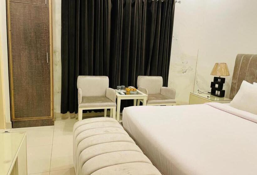 اتاق لوکس با تخت بزرگ, Maryleena Hotel Gulberg