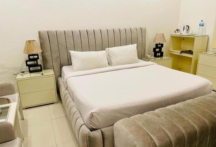 اتاق لوکس با تخت بزرگ, Maryleena Hotel Gulberg