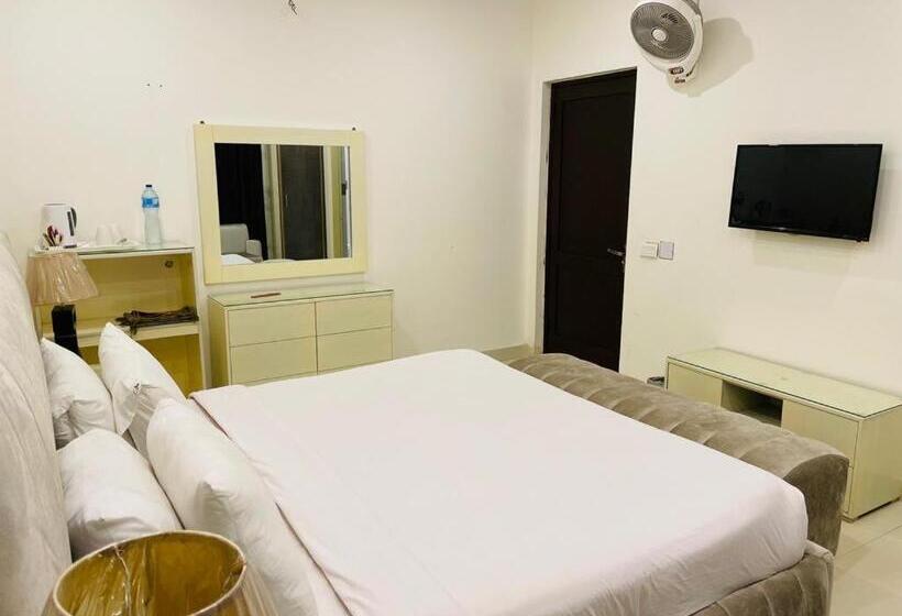اتاق لوکس با تخت بزرگ, Maryleena Hotel Gulberg