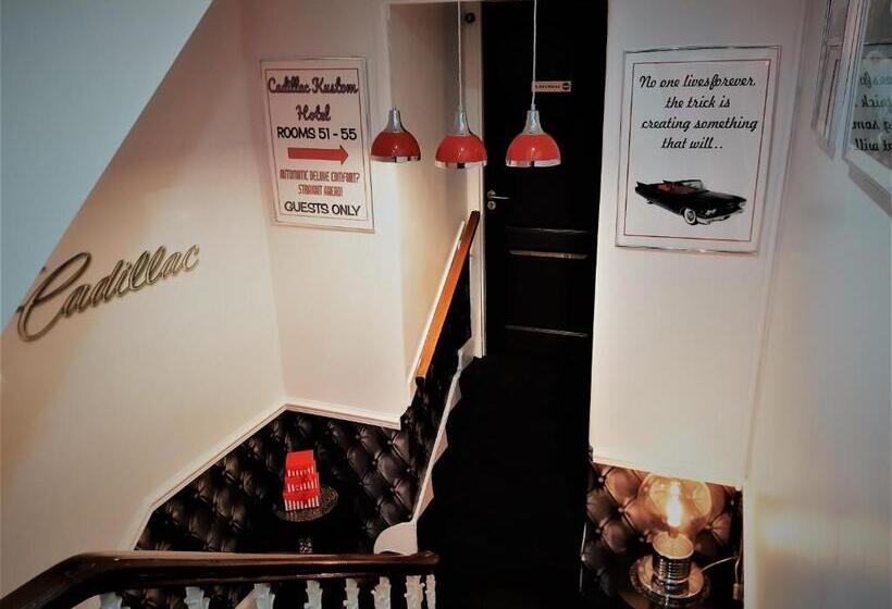 Семейный Номер, Cadillac Kustomz Hotel   Breakfast Included