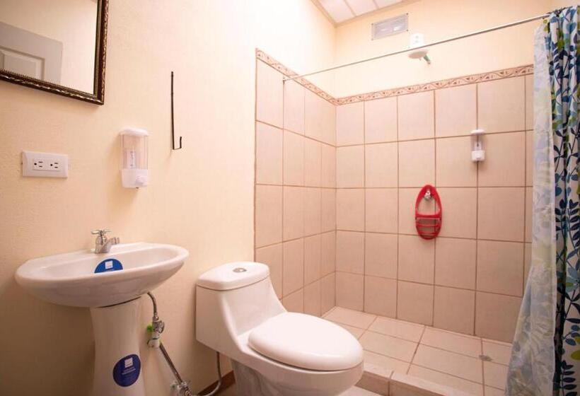 اتاق استاندارد چهار تخته, Flor De Katty Hostel Airport