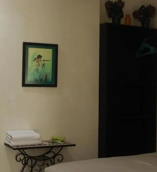 اتاق لوکس, Bea Rooms And Studios
