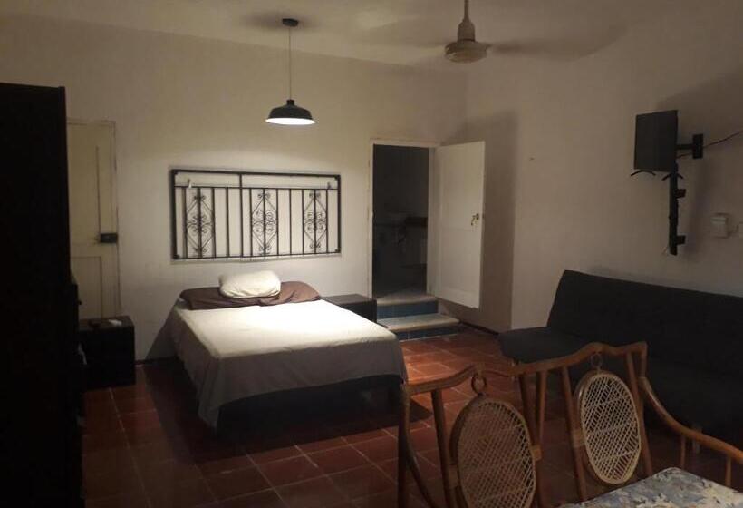 اتاق راحتی سه تخته, Bea Rooms And Studios