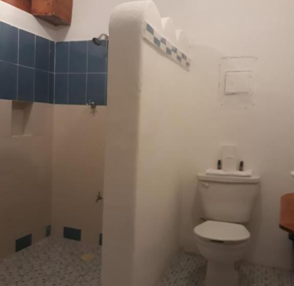 اتاق راحتی سه تخته, Bea Rooms And Studios