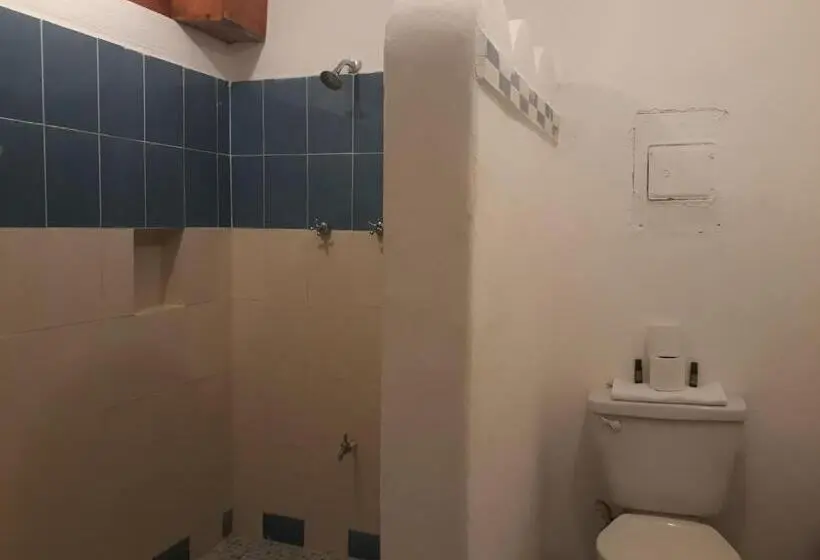 اتاق راحتی سه تخته, Bea Rooms And Studios