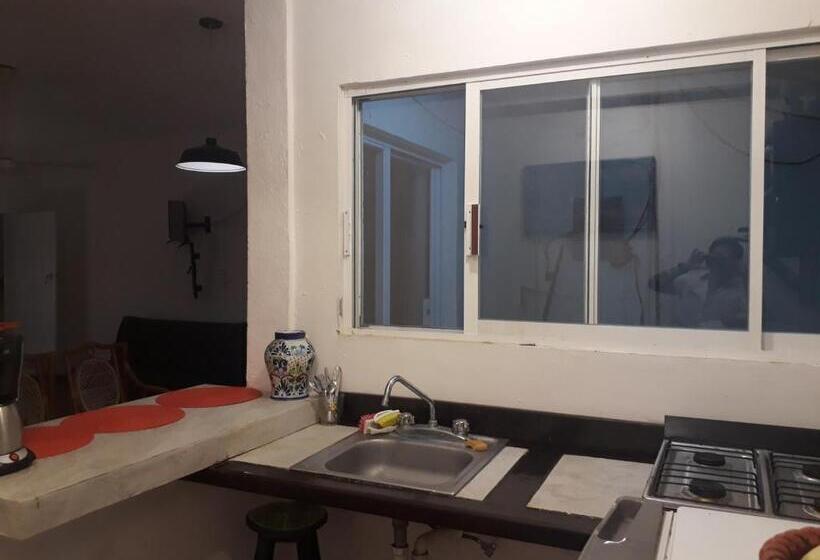 اتاق راحتی سه تخته, Bea Rooms And Studios