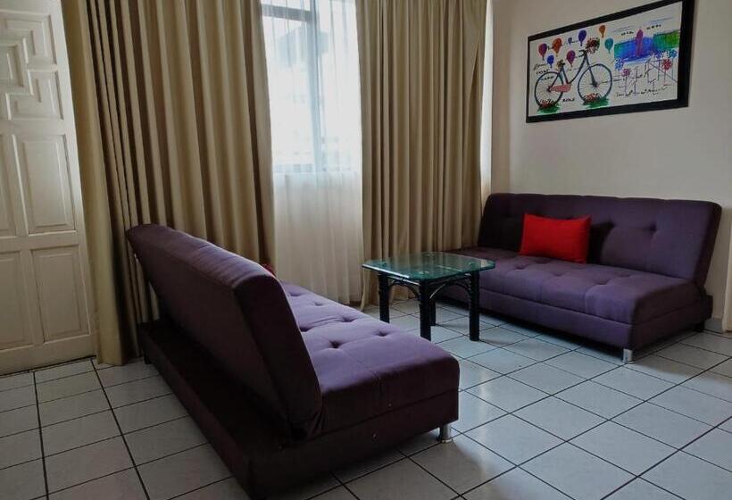 סוויטה עם טרסה, Tropicus Boutique